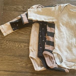 4pc body suite 3-6 month Carters